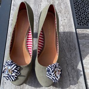 GINI BINI Platform Heels decorated pin embedded in blue and white stripped bow